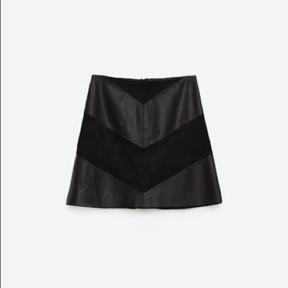 Zara contrast mini skirt. Size L.